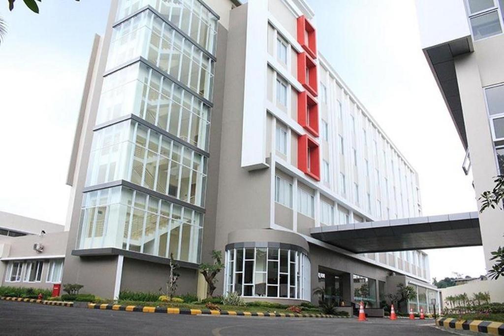 Horison Hotel Sukabumi Eksteriør bilde